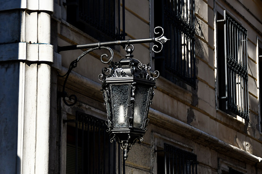 street lamp in front of building, beautiful photo digital picture