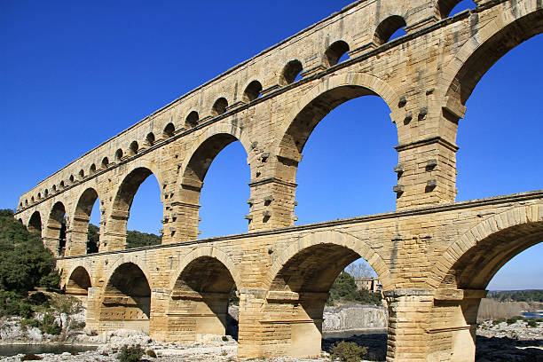 ponte gard frança - aqueduct roman ancient rome pont du gard - fotografias e filmes do acervo