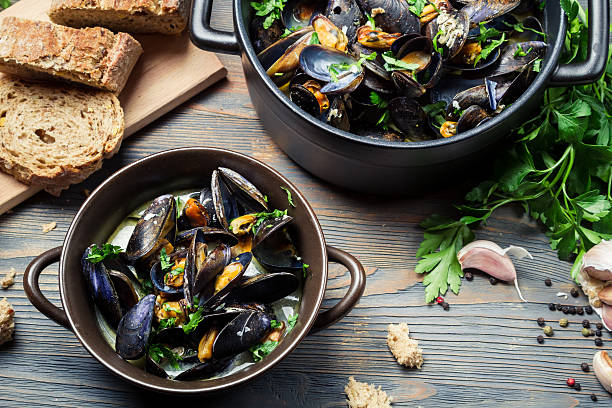 istock Homemade way of serving mussels 165493745
