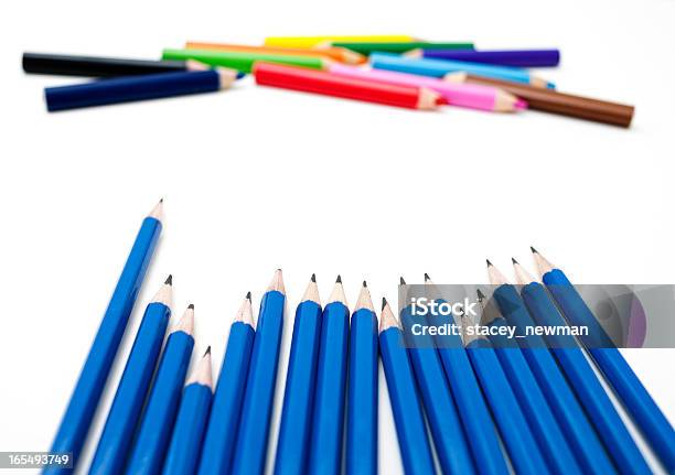 Photo libre de droit de Generic Blue Crayons Crayons Sur Blanc banque d'images et plus d'images libres de droit de Art - Art, Arts Culture et Spectacles, Collection