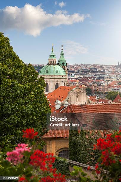 Vista De Praga No Verão - Fotografias de stock e mais imagens de Antigo - Antigo, Ao Ar Livre, Arcaico