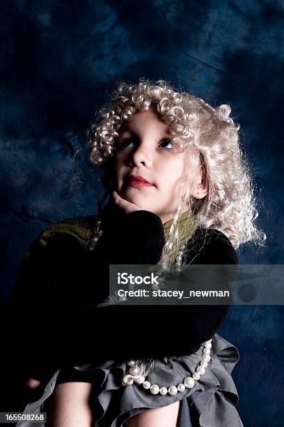 Victorian Bambino Bambina In Studio Serie - Fotografie stock e altre immagini di Abbigliamento elegante - Abbigliamento elegante, Arte del ritratto, Bambine femmine