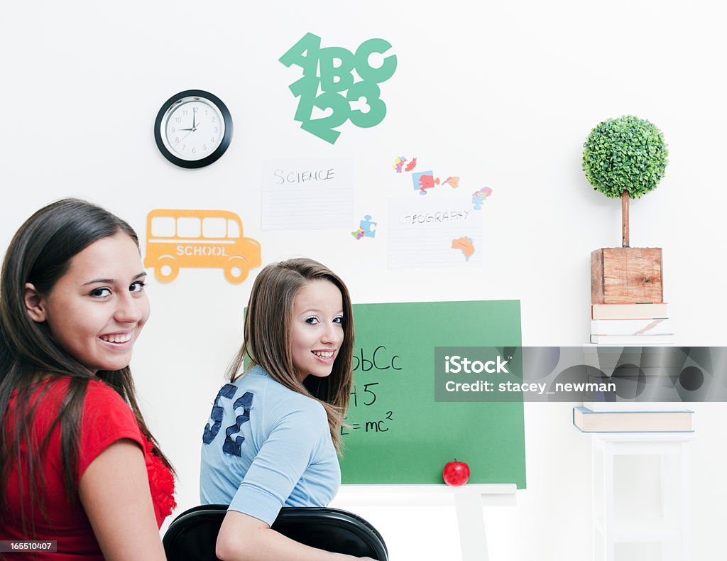 Adolescentes em sala de aula, de volta à escola - Royalty-free Adolescente Foto de stock