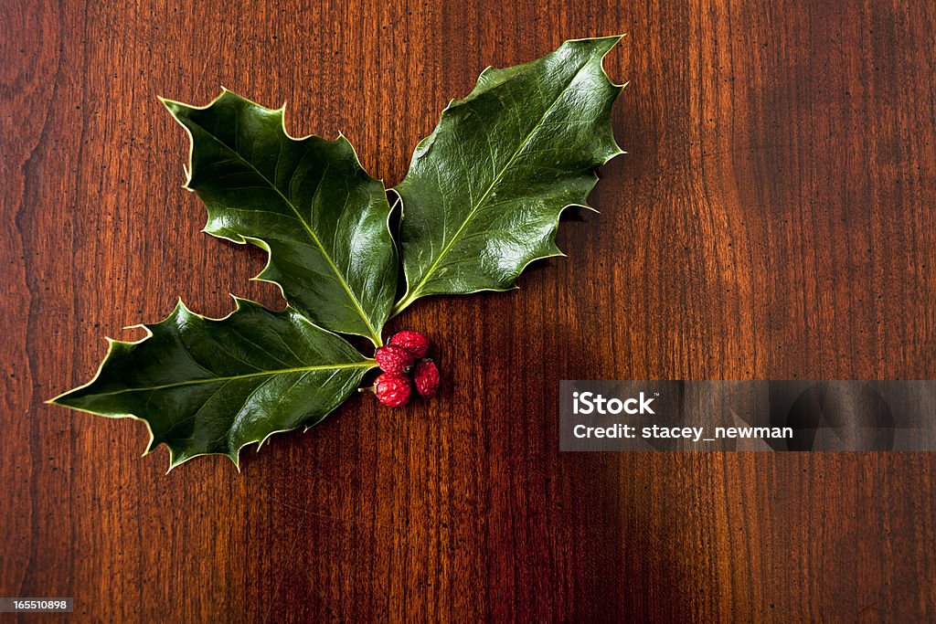 Real, tradicional de Holly en grano mesa de madera - Foto de stock de Acebo libre de derechos