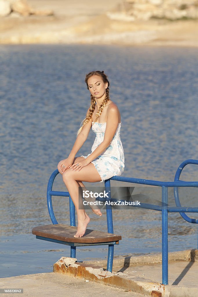 Jovem mulher no fundo da água - Foto de stock de 20 Anos royalty-free