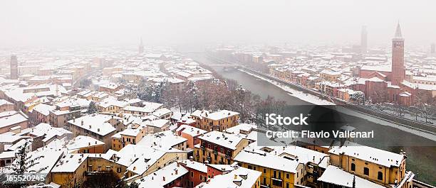 Foto de Verona No Inverno e mais fotos de stock de Arquitetura - Arquitetura, Campanário - Torre, Cidade