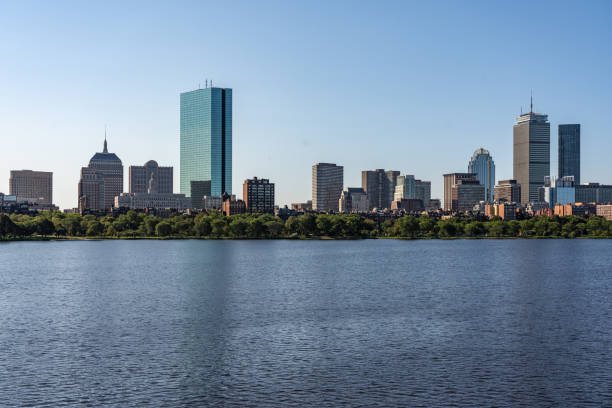 widok na panoramę centrum bostonu o poranku widziany z mostu longfellow bridge - boston charles river cambridge skyline zdjęcia i obrazy z banku zdjęć