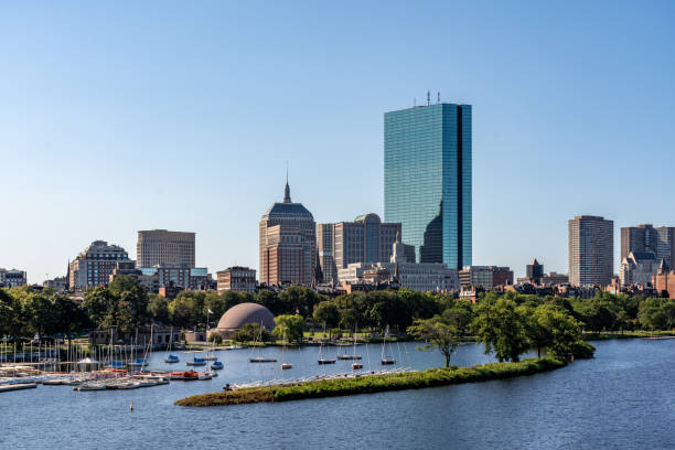 widok na panoramę centrum bostonu o poranku widziany z mostu longfellow bridge - boston charles river cambridge skyline zdjęcia i obrazy z banku zdjęć