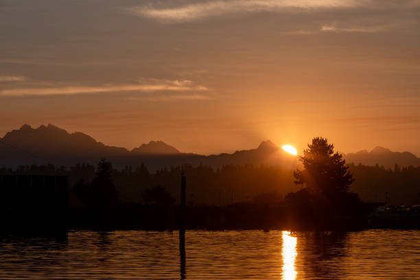 istock Sunrise over the Snohomish River 1655560664
