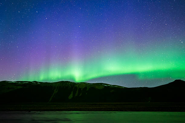 aurora borealis auf island - iceland meteorology galaxy aurora borealis stock-fotos und bilder