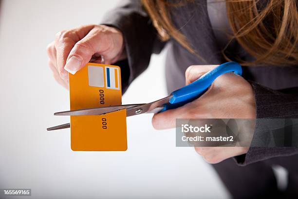 Foto de Corte Feminino Sobre O Cartão De Crédito e mais fotos de stock de Atividade comercial - Atividade comercial, Autoridade, Cartão de crédito