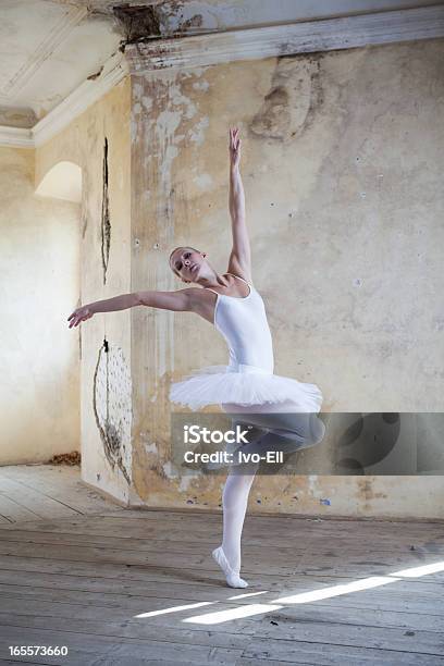 Ballerina - Fotografie stock e altre immagini di Abilità - Abilità, Adulto, Artista