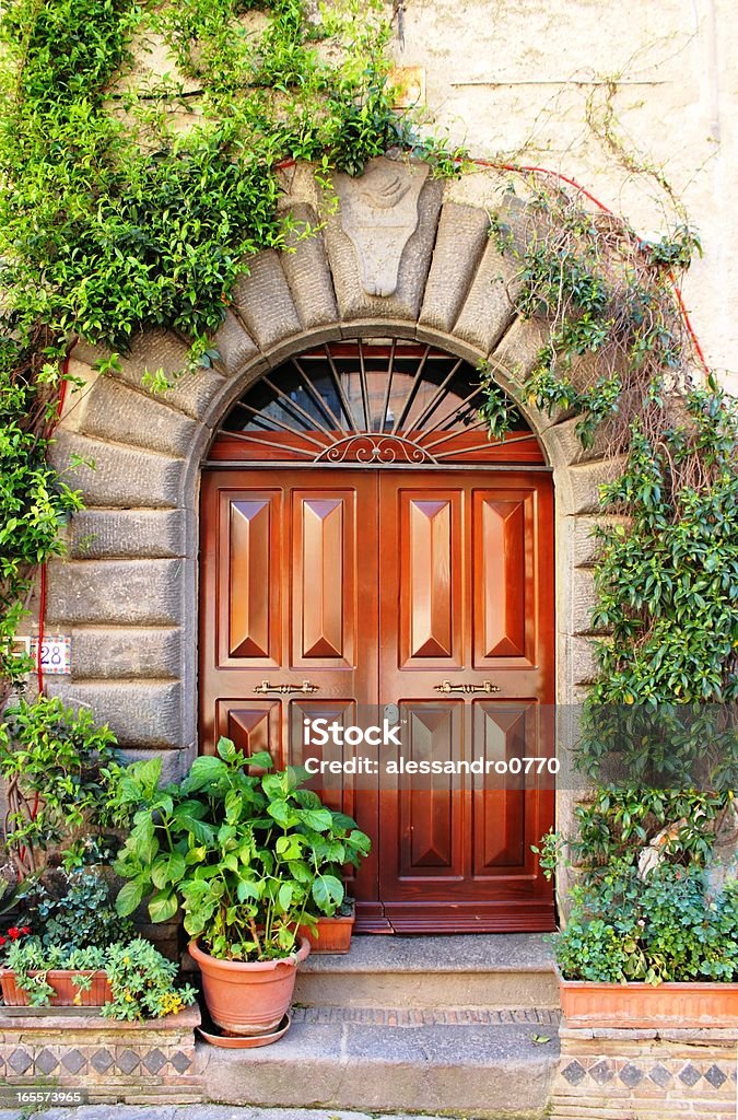 Renaissance la puerta frontal - Foto de stock de Aldea libre de derechos