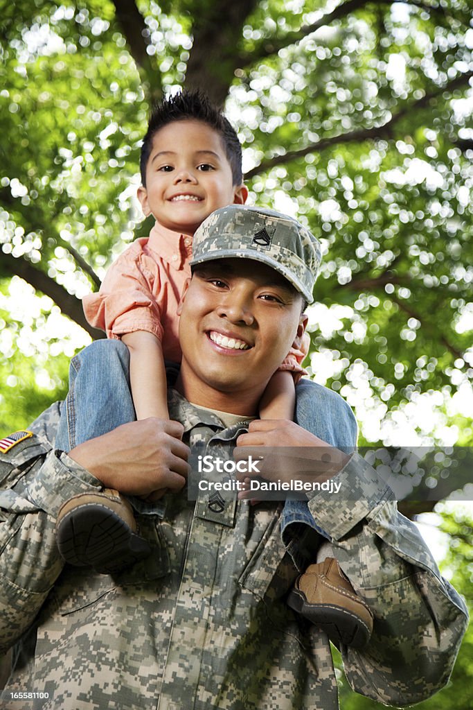 Armia serii: Młody amerykański Żołnierz & Syn - Zbiór zdjęć royalty-free (Rodzina)