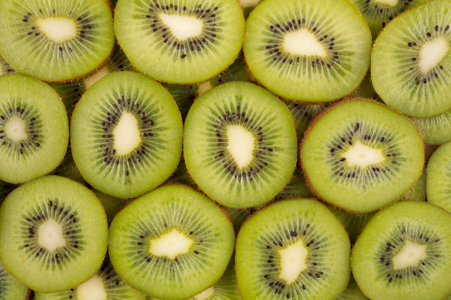 fresh kiwifruit slices
