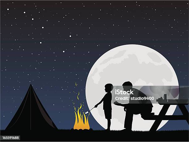 Ilustración de Padre E Hijo En Hoguera De Campamento y más Vectores Libres de Derechos de Camping - Camping, Fuego, Niño