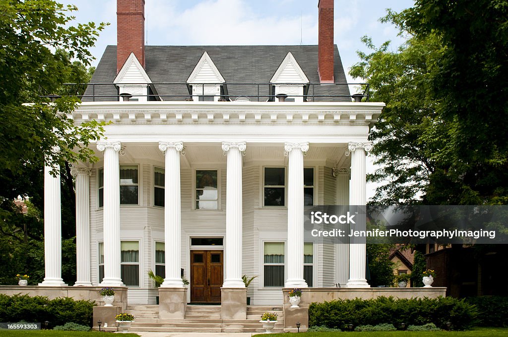 Colonial Style Home A classic colonial home in an upscale urban neighborhood in St. Paul, Minnesota. Colonial Style Stock Photo