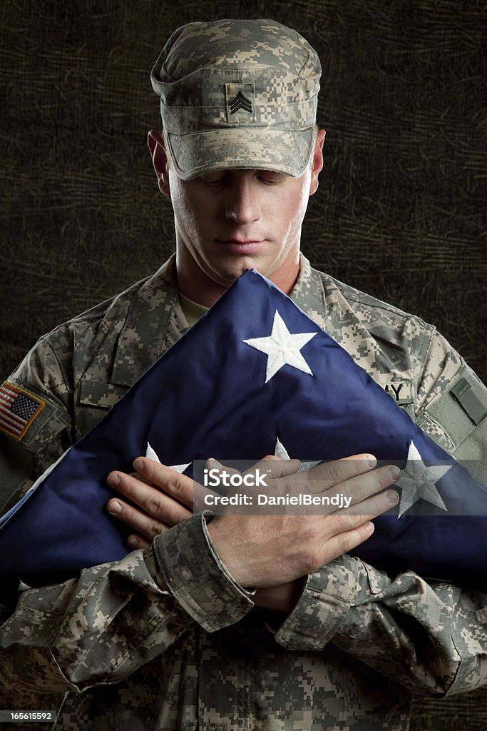 Soldado americano série: Jovem contra o Fundo escuro Sargento - Foto de stock de Adulto royalty-free