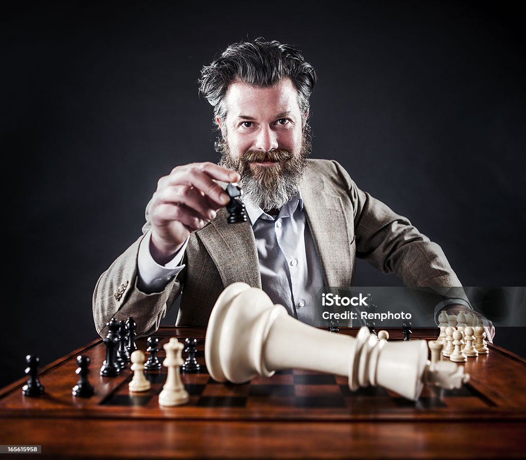 Foto de Negócios Homem Jogando Xadrez e mais fotos de stock de 40-49 anos -  40-49 anos, Adulto, Adulto maduro - iStock