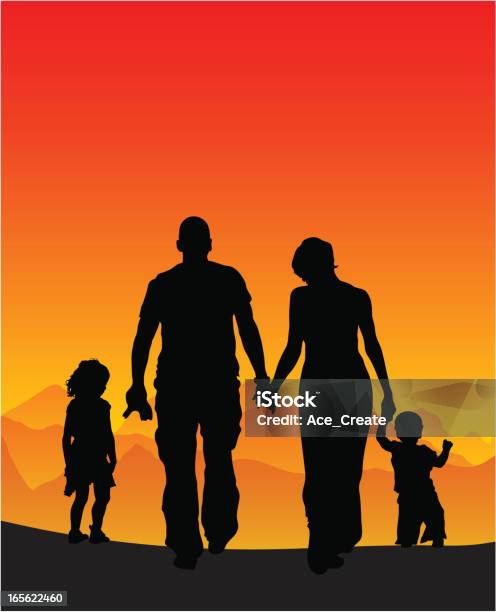 Silhouette Di Vacanze In Famiglia - Immagini vettoriali stock e altre immagini di Famiglia - Famiglia, Sagoma - Controluce, Adulto