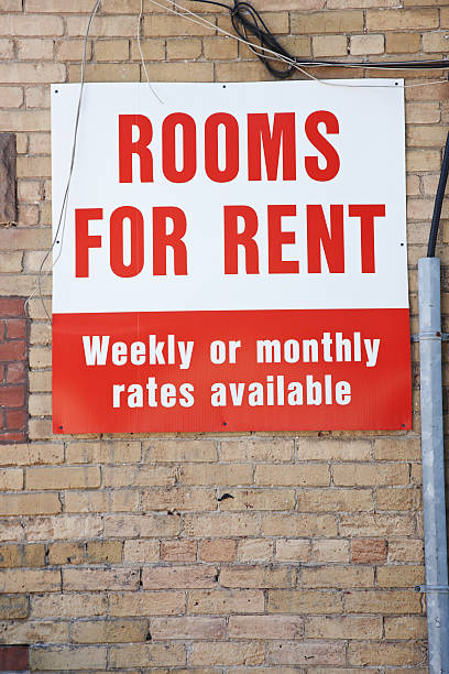 istock Rooms for rent sign on brick wall 165629916