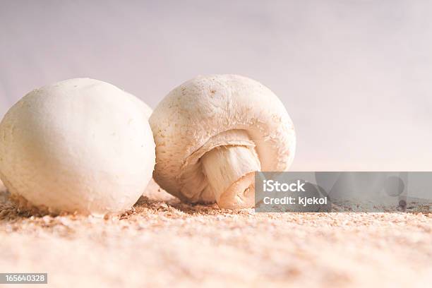 Cogumelos Champignon - Fotografias de stock e mais imagens de Alimentação Saudável - Alimentação Saudável, Branco, Cereal