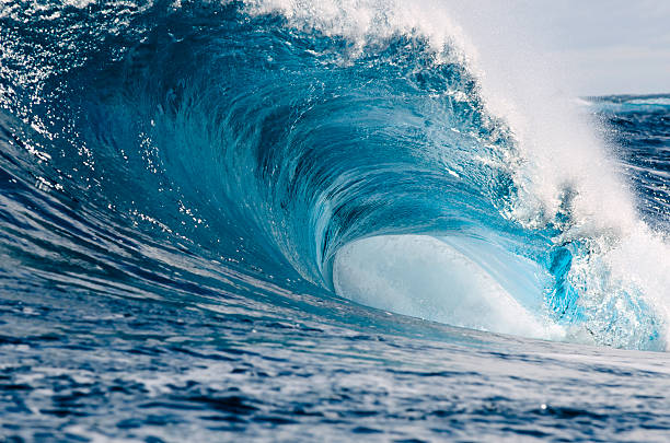 água de energia - tide sea breaking water imagens e fotografias de stock