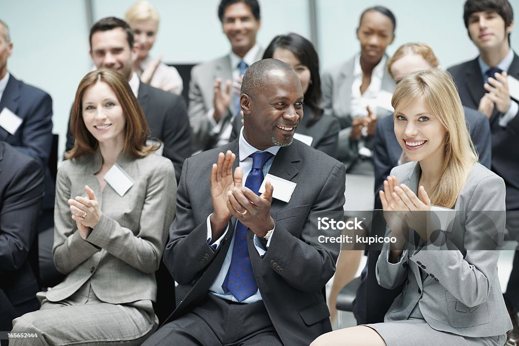 Corporate Menschen Applaudieren während seminar - Lizenzfrei Multikulturelle Gruppe Stock-Foto