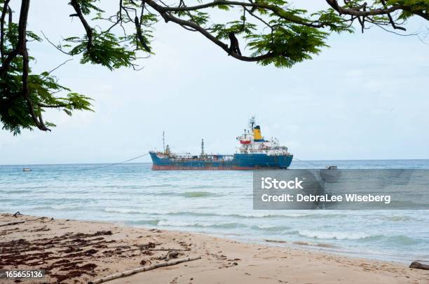 Carga No Mar - Fotografias de stock e mais imagens de Ancorado - Ancorado, Recipiente, Admirar a Vista