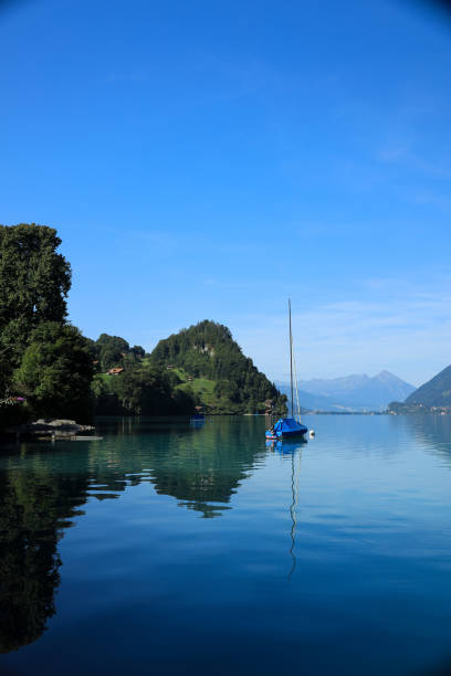 イゼルトヴァルト、スイスアルプスのブリエンツ湖 - swiss culture european alps house brienz ストックフォトと画像