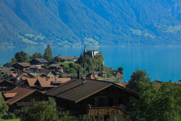 iseltwald, lake brienz in the switzerland’s alps - swiss culture european alps house brienz imagens e fotografias de stock