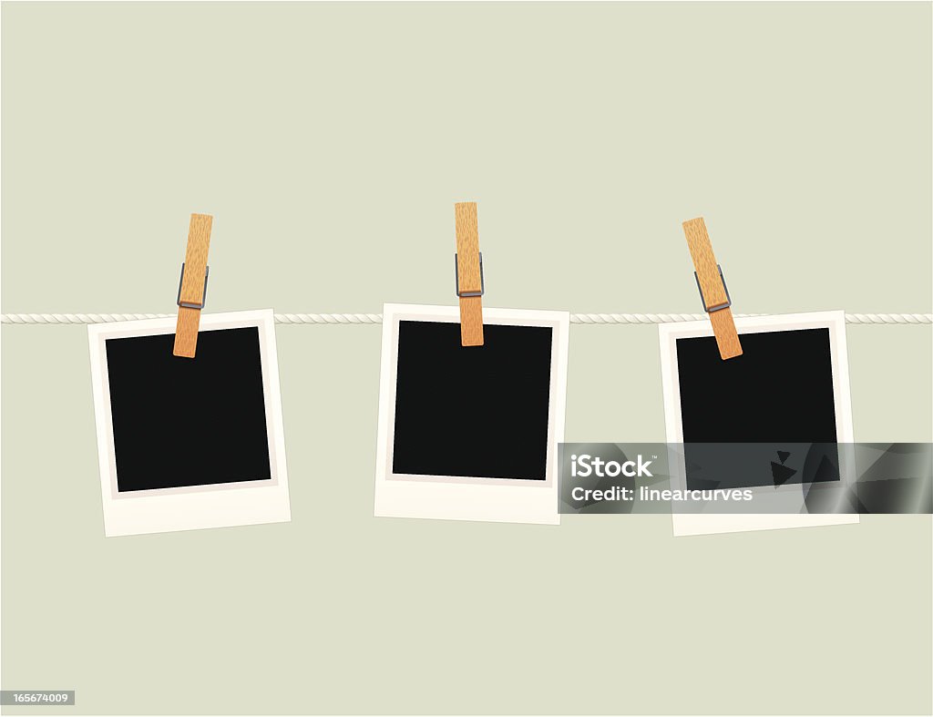 Những bức ảnh treo trên một dòng - Trả phí Bản quyền Một lần Kẹp áo vectơ sẵn có Những bức ảnh treo trên một dòng - Trả phí Bản quyền Một lần Kẹp áo vectơ sẵn có