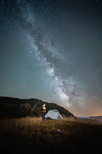 Camping sous les étoiles et la voie lactée en Savoie, dans la station du Grand Bornand.