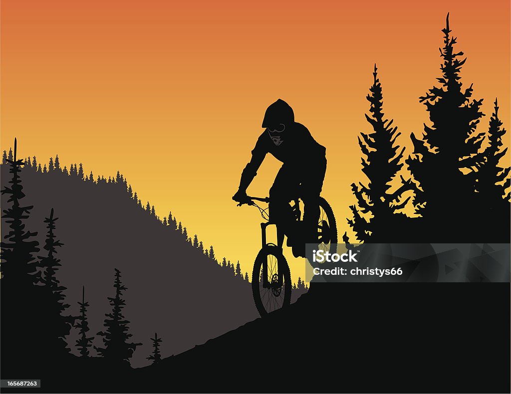Detallado vector Silueta de ciclista de montaña en descenso en los árboles. - arte vectorial de Mountain Bike libre de derechos