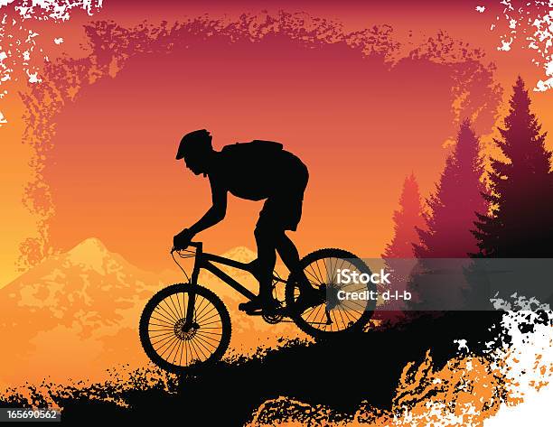 Discesa In Bici Di Montagna Al Tramonto - Immagini vettoriali stock e altre immagini di Andare in mountain bike - Andare in mountain bike, Mountain bike, Sagoma - Controluce