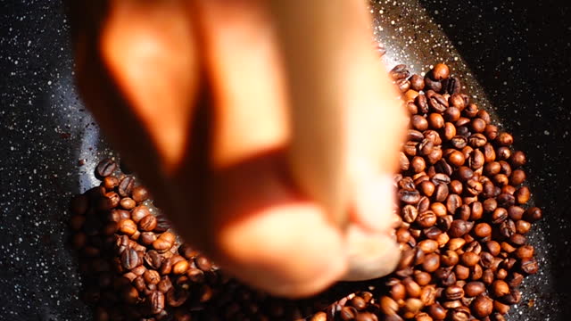 coasted coffee beans by Manual