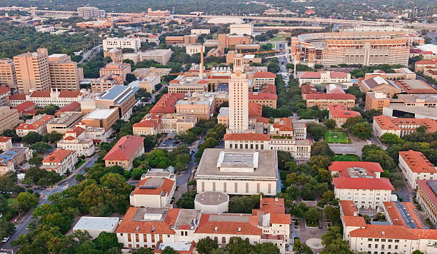 vista aérea da ut campus em austin - clock clock tower built structure brick imagens e fotografias de stock