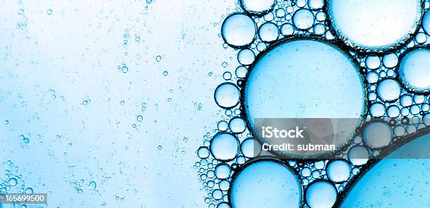Azul Abstracto Burbujas Foto de stock y más banco de imágenes de Agua - Agua, Aceite para cocinar, Burbuja