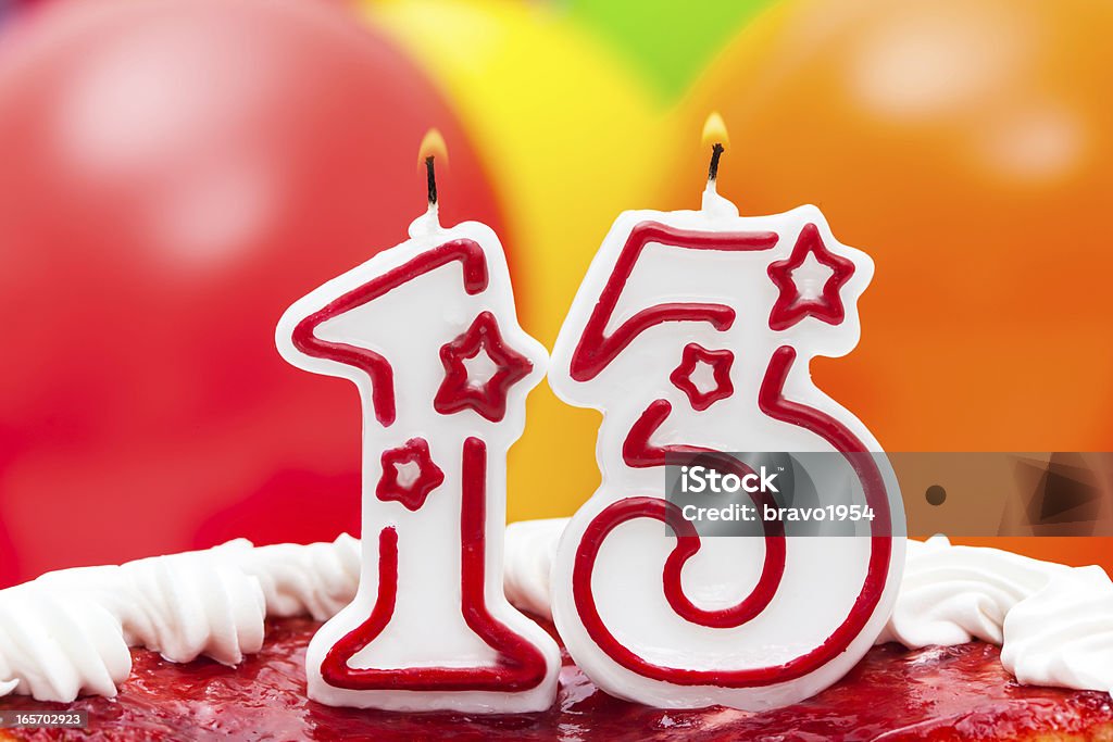 Bolo de aniversário para XIII - Foto de stock de 12-13 Anos royalty-free