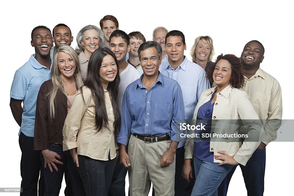 Grupo diversificado de pessoas sorrindo juntos - Foto de stock de Fundo Branco royalty-free