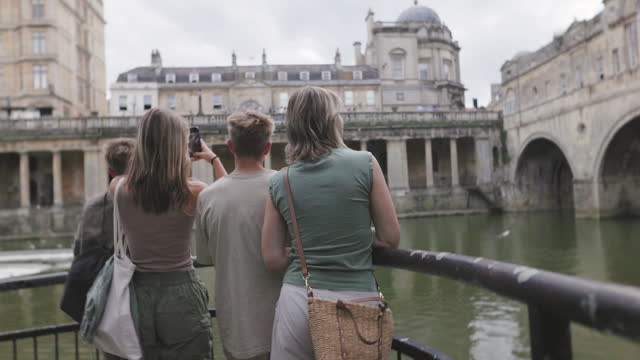 Family looking at the Pulteney Bridge in Bath, Somerset, United Kingdom