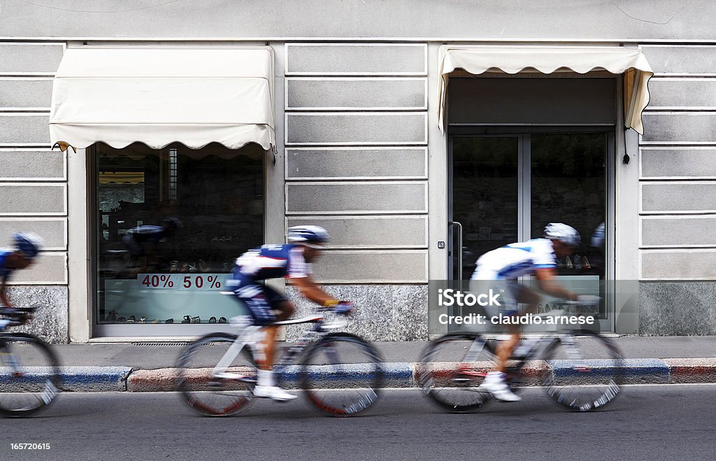 Les cyclistes de course. Image en couleur - Photo de Compétition libre de droits