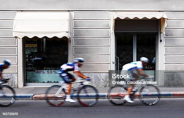 Photo libre de droit de Les Cyclistes De Course Image En Couleur banque d'images et plus d'images libres de droit de Compétition - Compétition, Cycle, Deux personnes