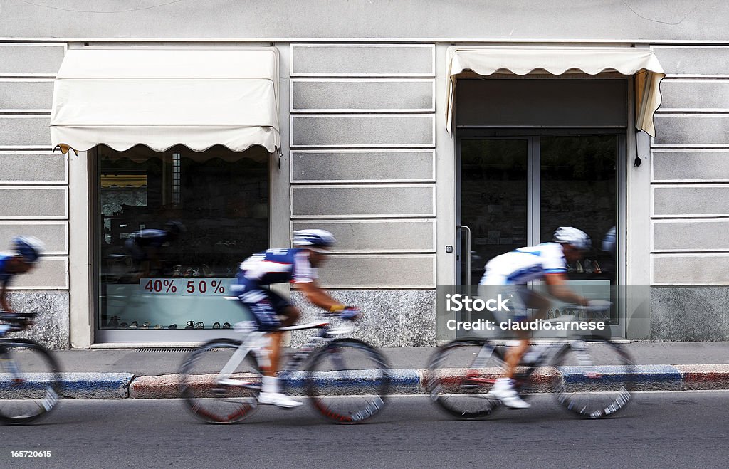 Ciclisti gara. Immagine a colori - Foto stock royalty-free di Bicicletta