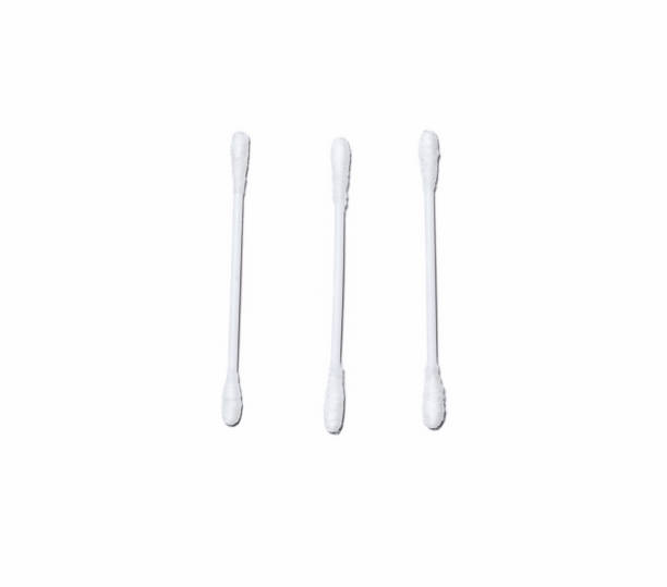 istock cotton-tipped ear cleaners 1657322765