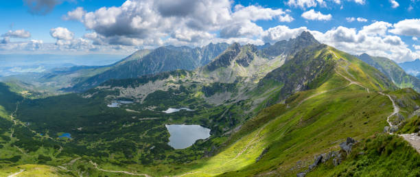 vista panorâmica nas montanhas tatra na polônia - tatra national park - fotografias e filmes do acervo