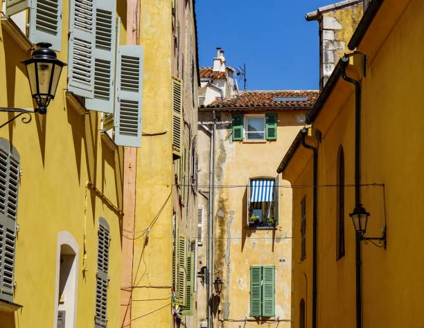 istock Streets of St Tropez 1657472802
