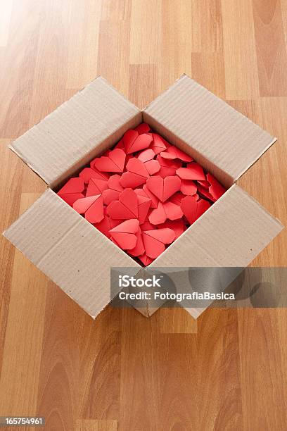 Encaixotado Vermelho Corações - Fotografias de stock e mais imagens de Caixa - Caixa, Caixa de Papelão, Origami
