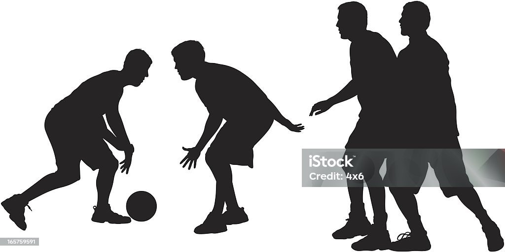 Hombres jugando baloncesto de traslado - arte vectorial de Silueta libre de derechos