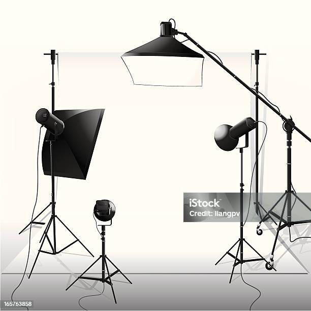 Spotlight Studio - Immagini vettoriali stock e altre immagini di Attrezzatura per illuminazione - Attrezzatura per illuminazione, Copy Space, Focus sullo sfondo